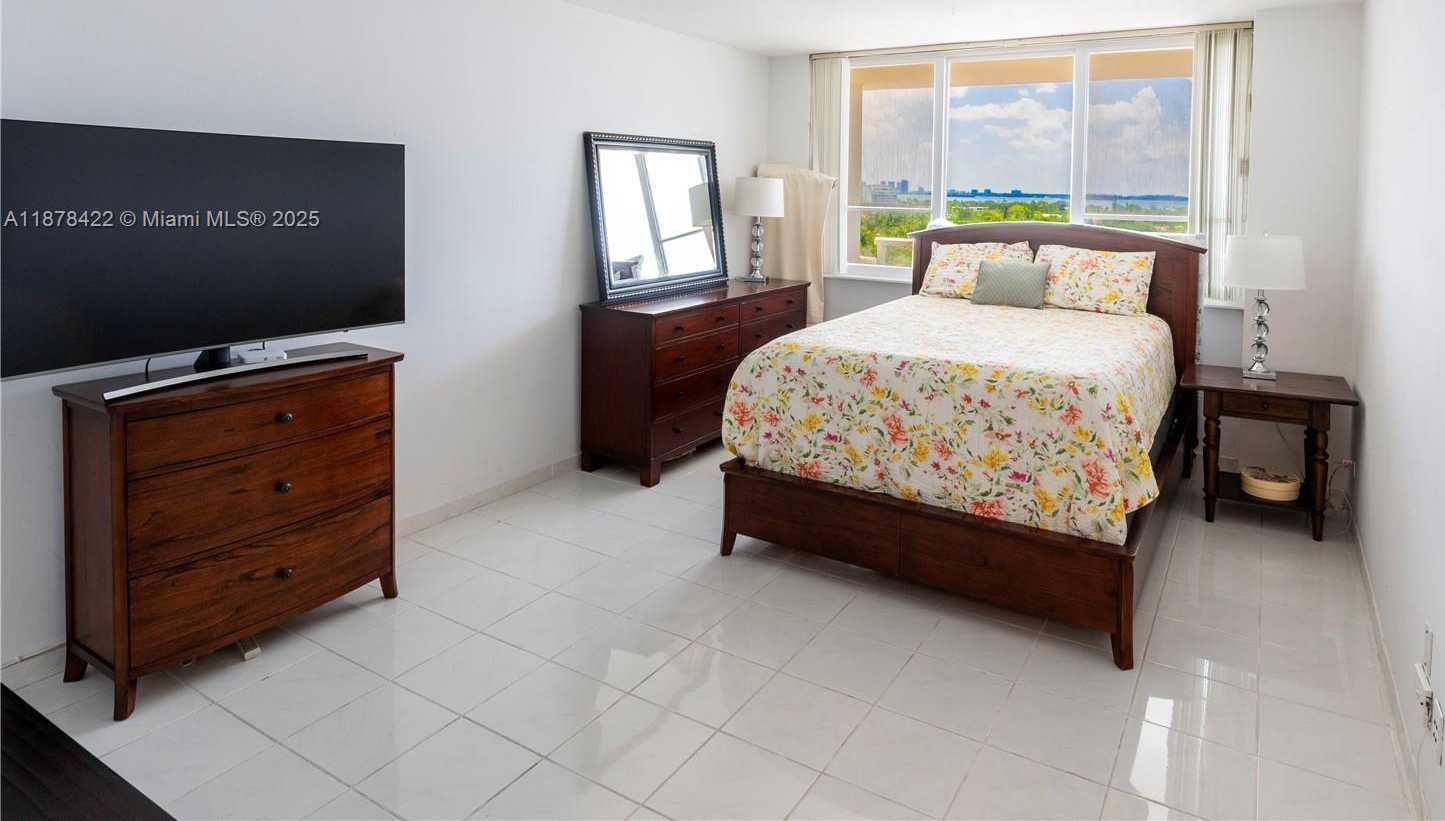 Small Image of 5005 COLLINS AVE #1105, Miami Beach Number 9