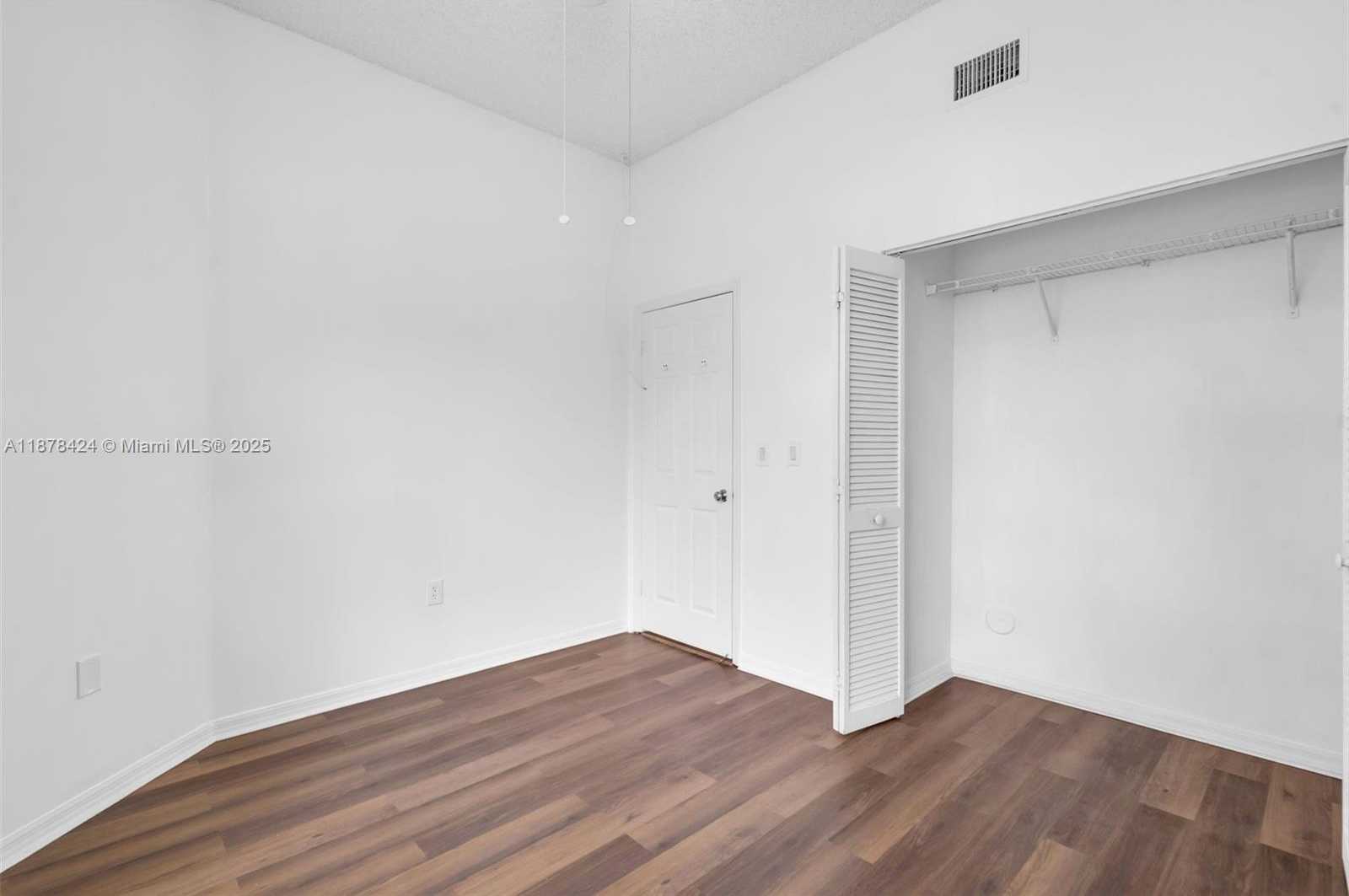Small Image of Plantation Number 6