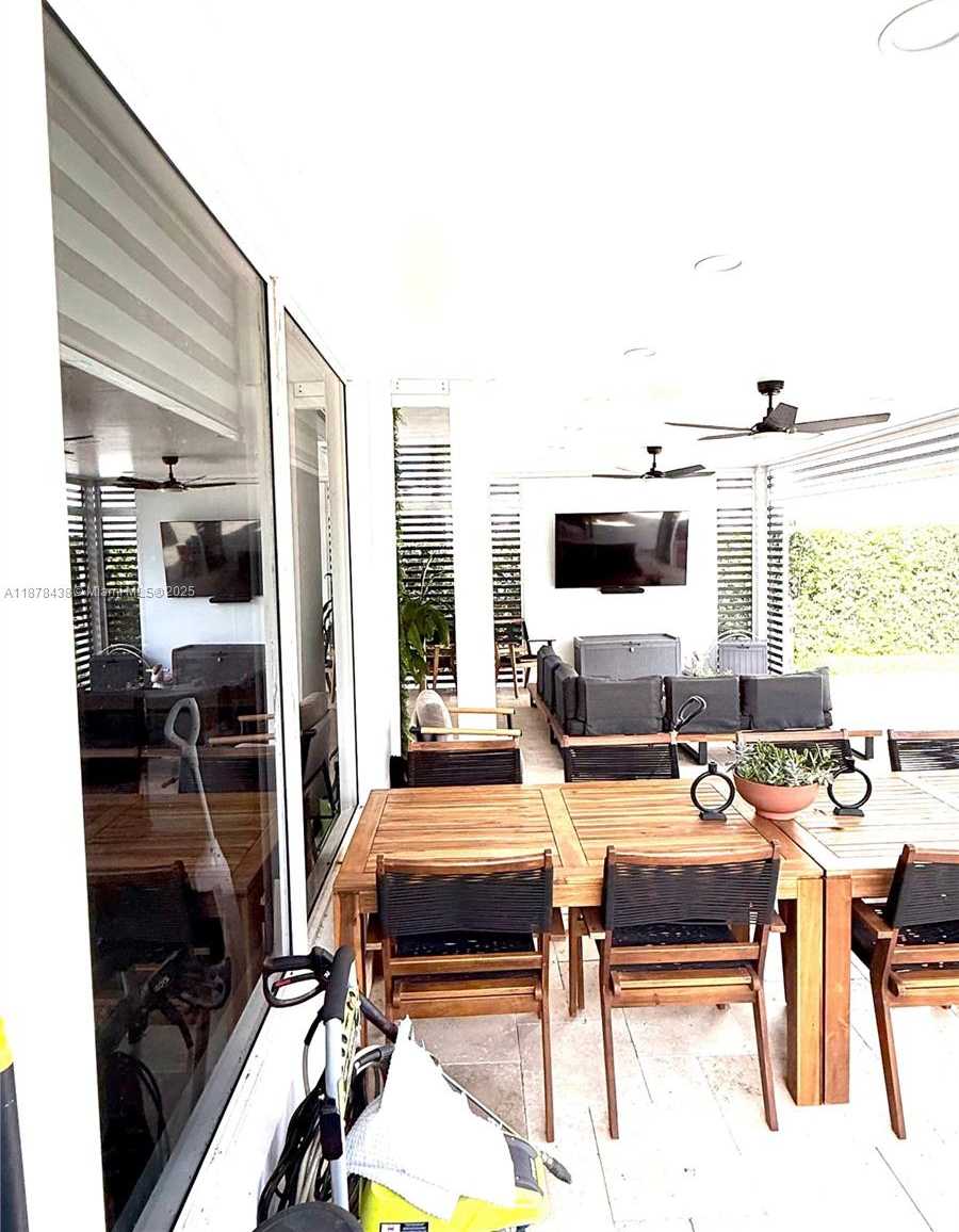 Small Image of 10359 NORTH WEST 67TH TER #10359, Doral Number 12
