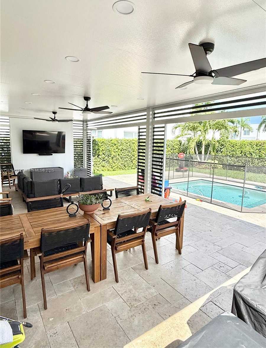 Small Image of 10359 NORTH WEST 67TH TER #10359, Doral Number 13