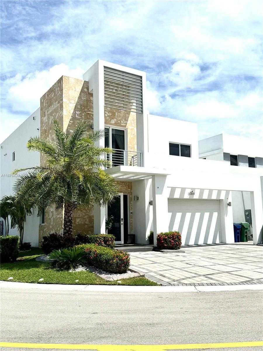 Small Image of 10359 NORTH WEST 67TH TER #10359, Doral Number 3