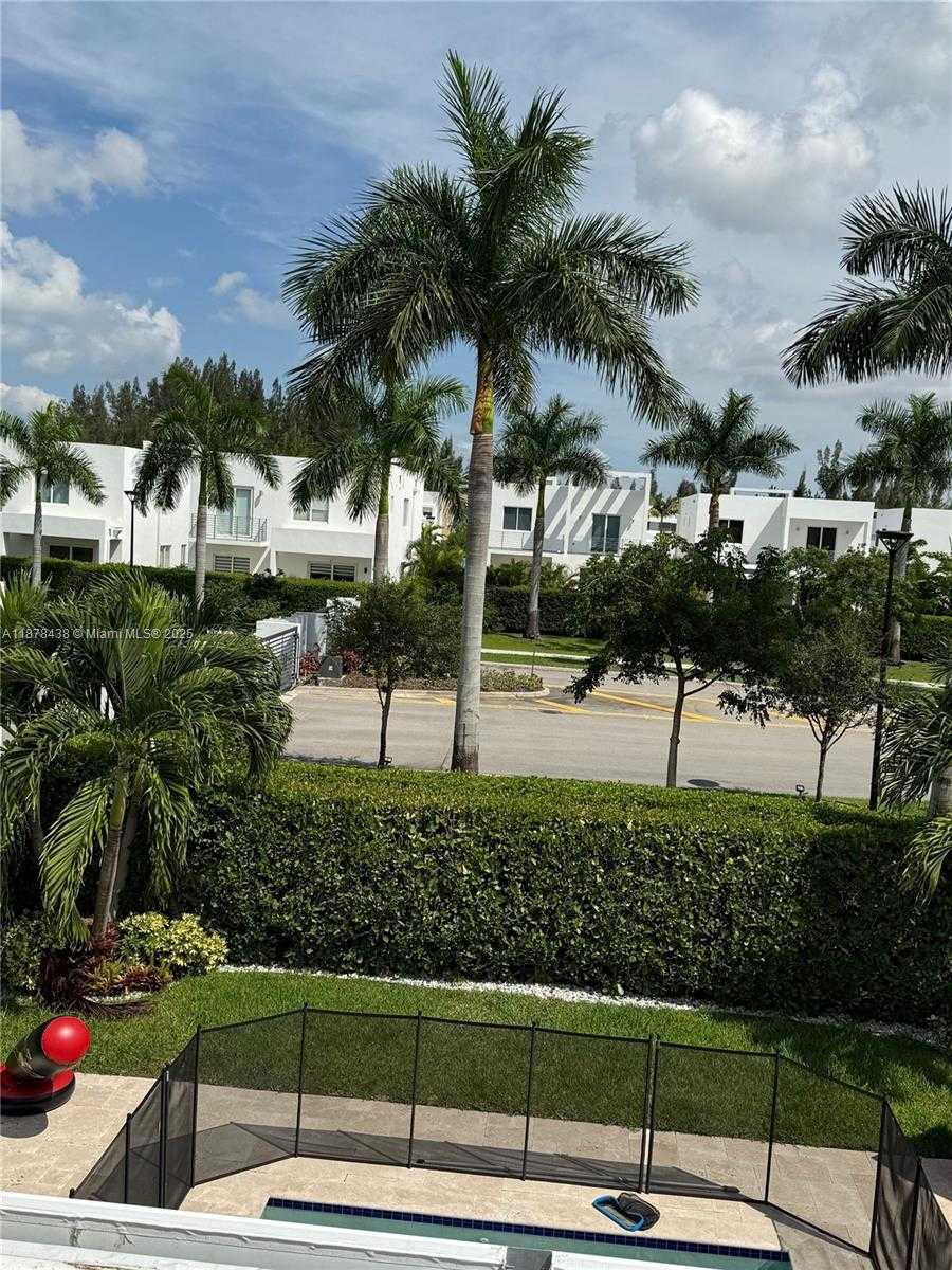 Small Image of 10359 NORTH WEST 67TH TER #10359, Doral Number 43