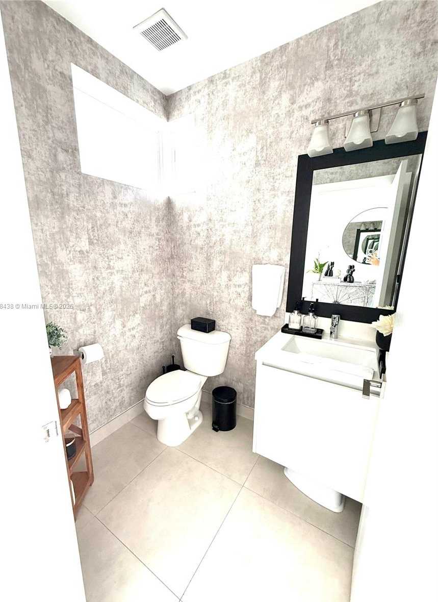 Small Image of 10359 NORTH WEST 67TH TER #10359, Doral Number 57