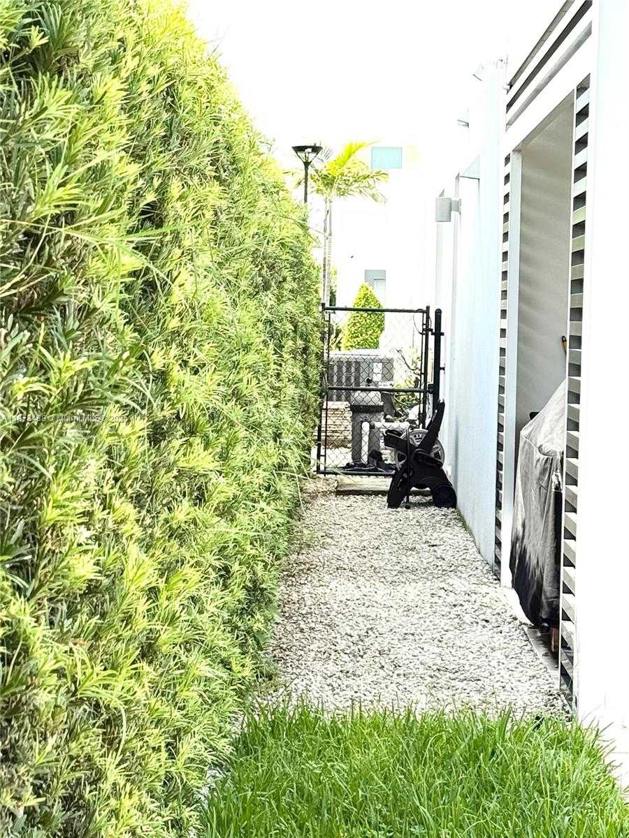 Small Image of 10359 NORTH WEST 67TH TER #10359, Doral Number 6