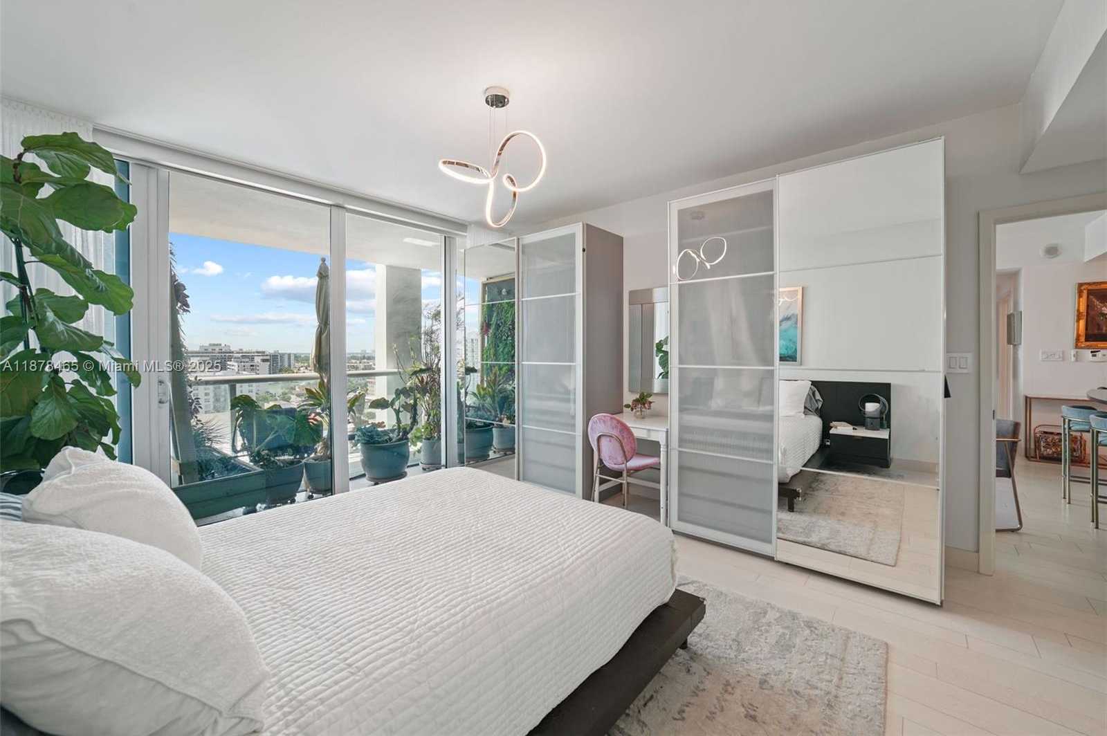Small Image of 6799 COLLINS AVE #1006, Miami Beach Number 14