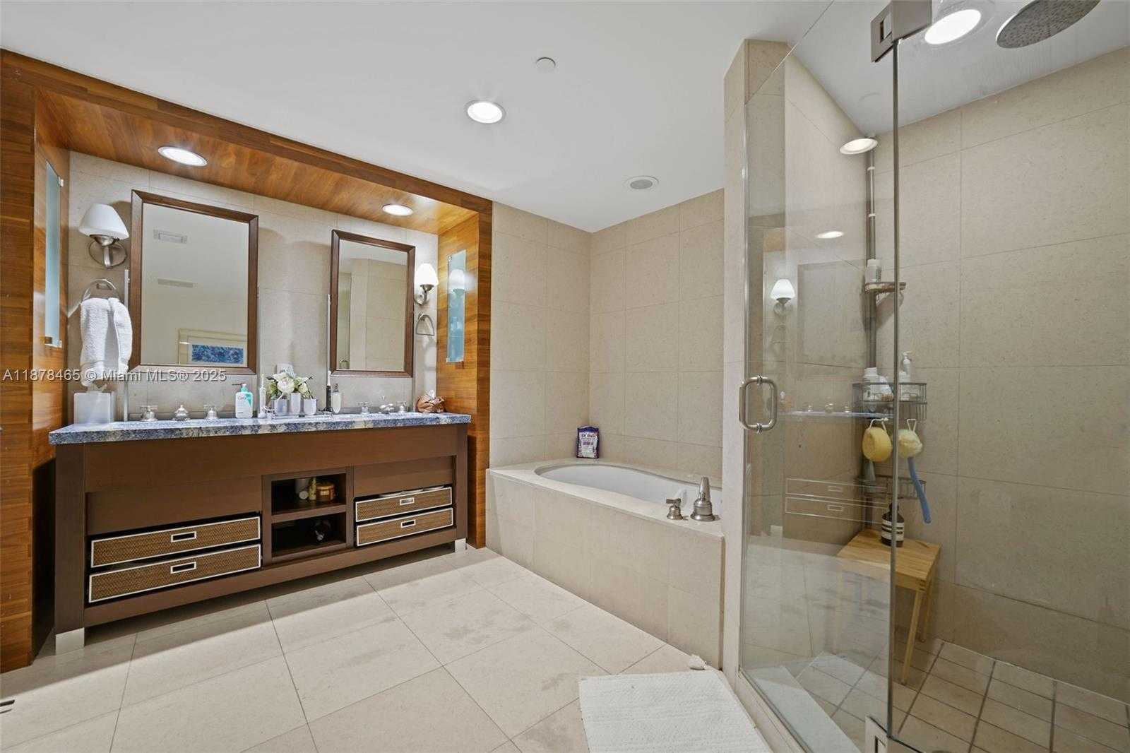 Small Image of 6799 COLLINS AVE #1006, Miami Beach Number 15