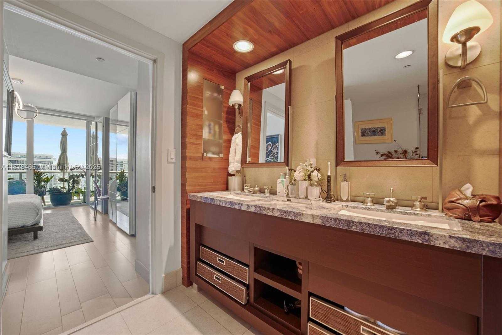Small Image of 6799 COLLINS AVE #1006, Miami Beach Number 17