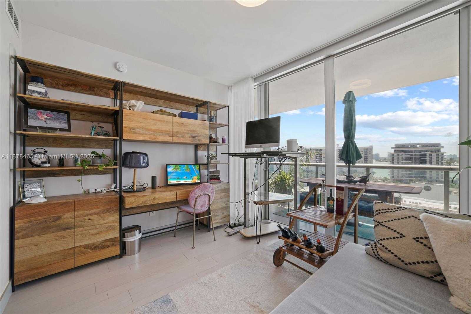 Small Image of 6799 COLLINS AVE #1006, Miami Beach Number 19