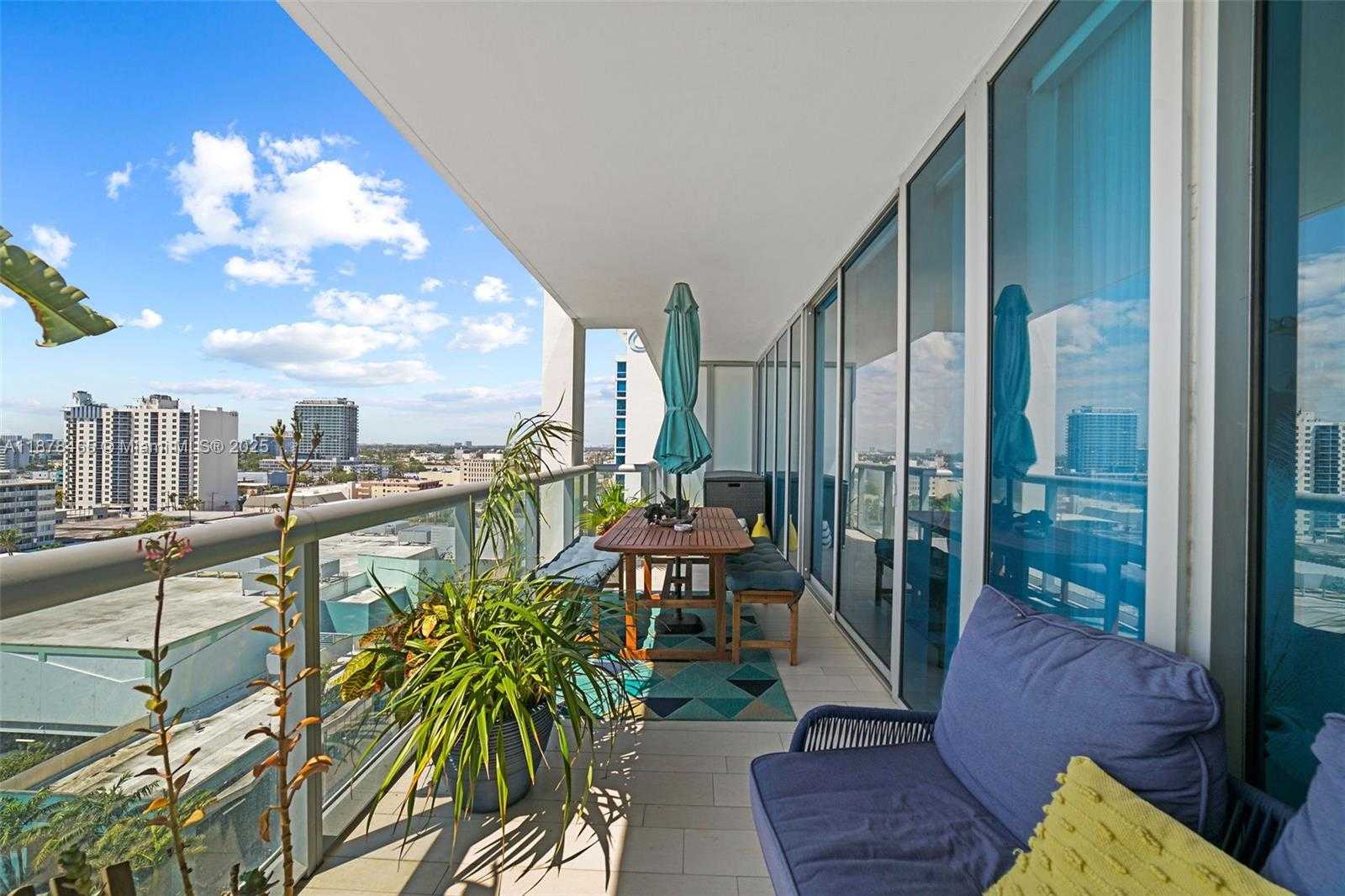 Small Image of 6799 COLLINS AVE #1006, Miami Beach Number 23