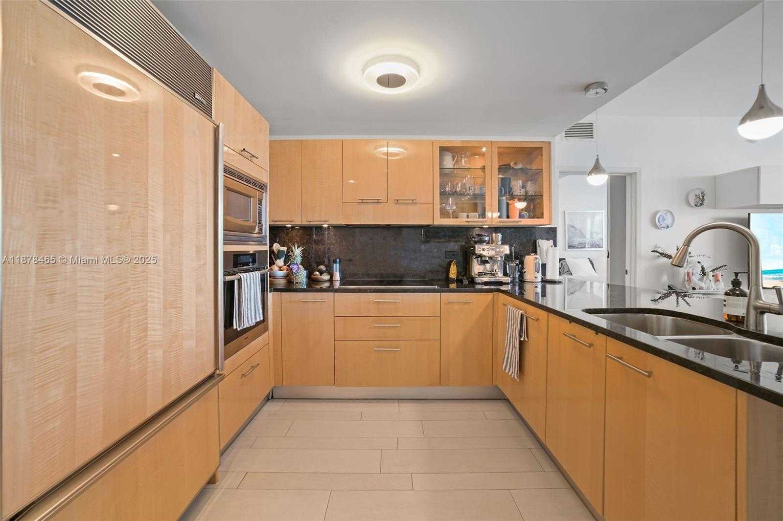 Small Image of 6799 COLLINS AVE #1006, Miami Beach Number 3