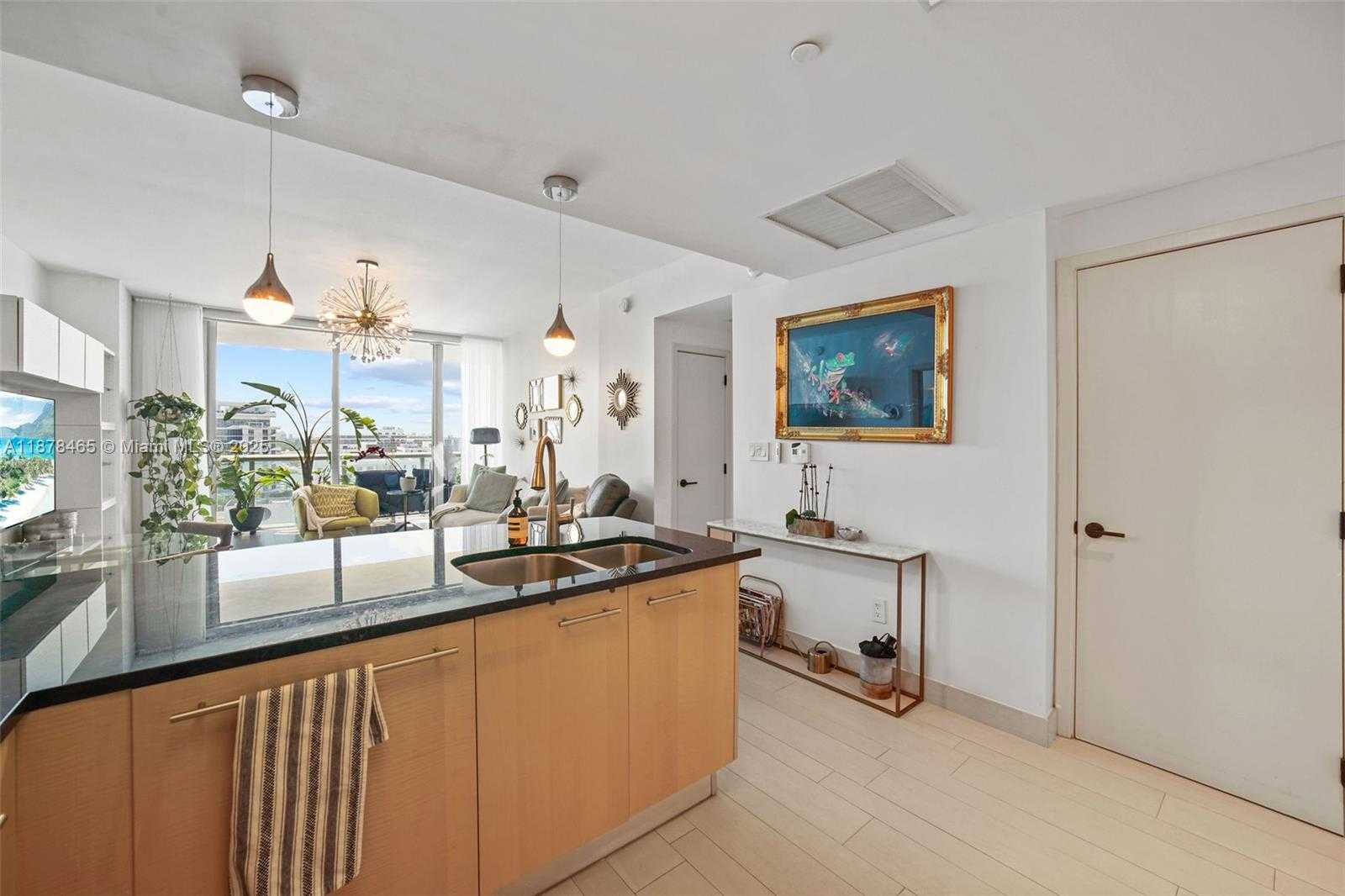 Small Image of 6799 COLLINS AVE #1006, Miami Beach Number 4
