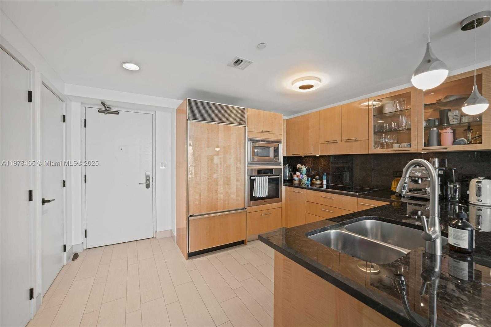 Small Image of 6799 COLLINS AVE #1006, Miami Beach Number 5