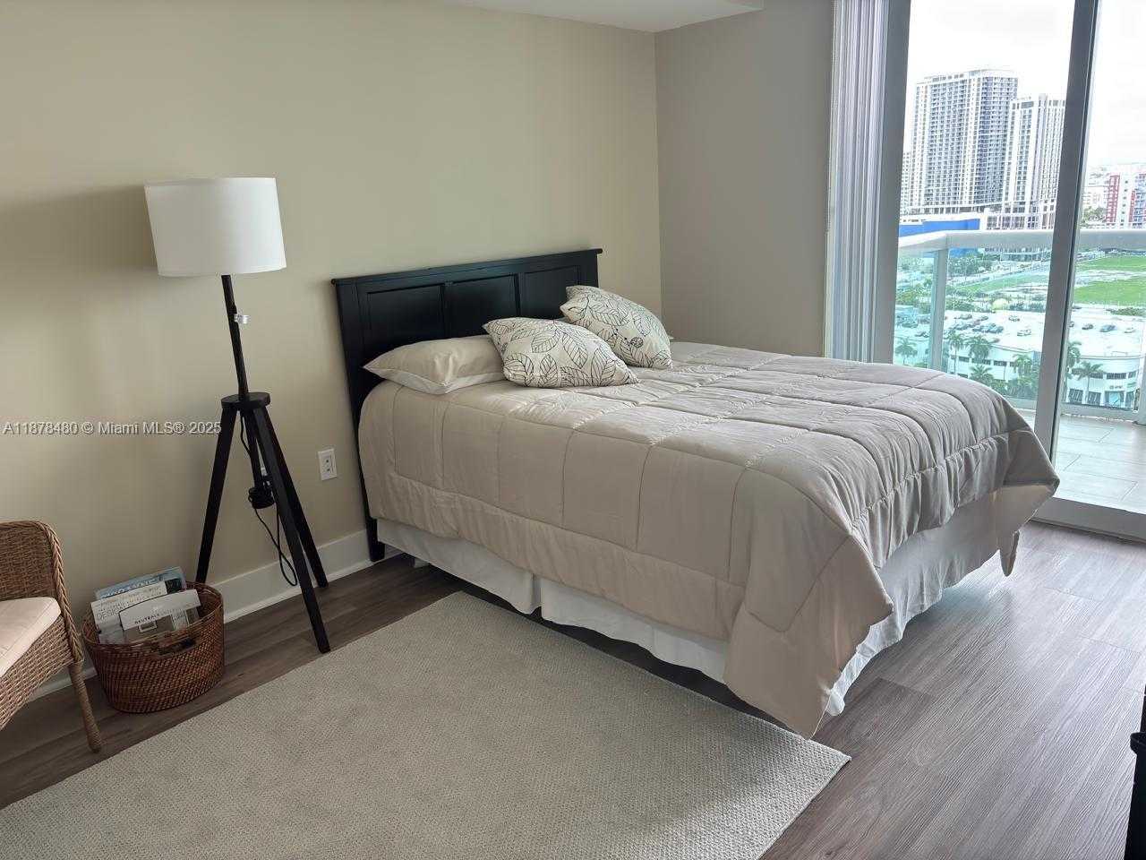 Small Image of 1800 NORTH BAYSHORE DR #2210, Miami Number 13