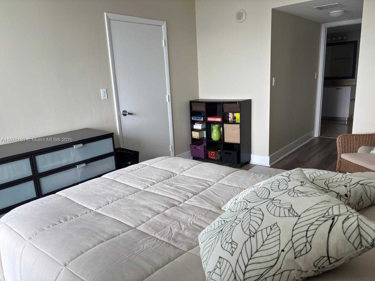 Small Image of 1800 NORTH BAYSHORE DR #2210, Miami Number 18