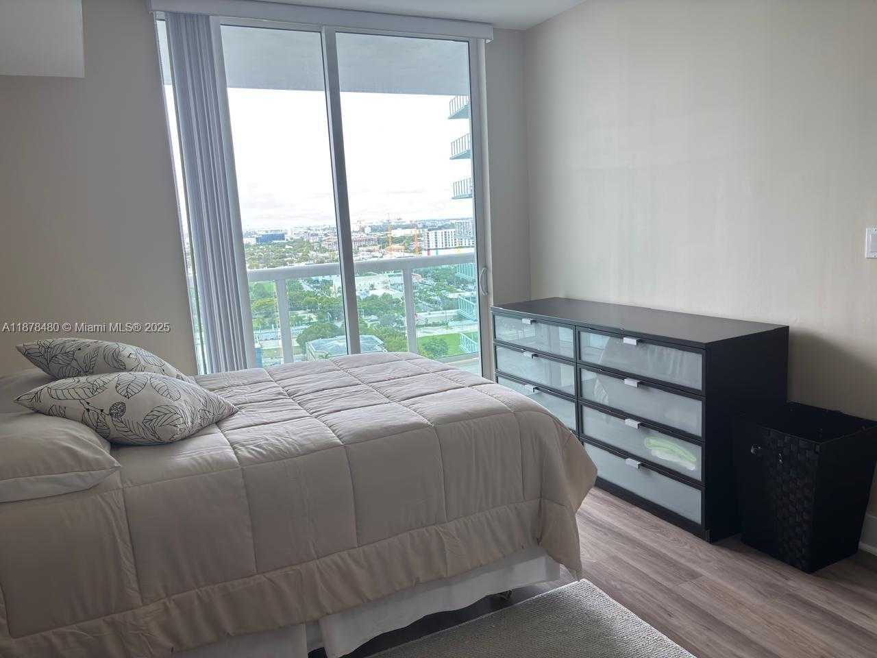 Small Image of 1800 NORTH BAYSHORE DR #2210, Miami Number 21