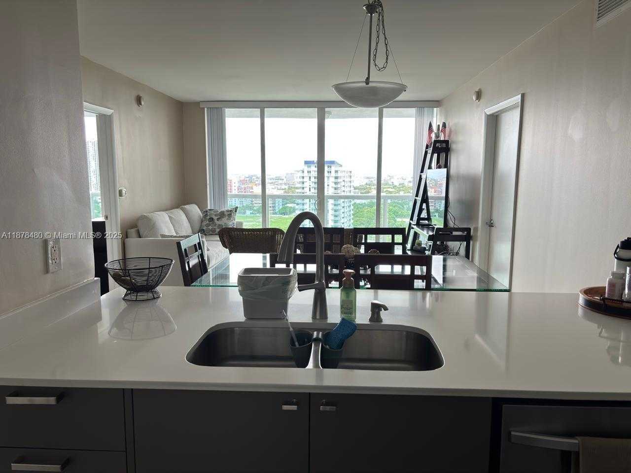 Small Image of 1800 NORTH BAYSHORE DR #2210, Miami Number 4