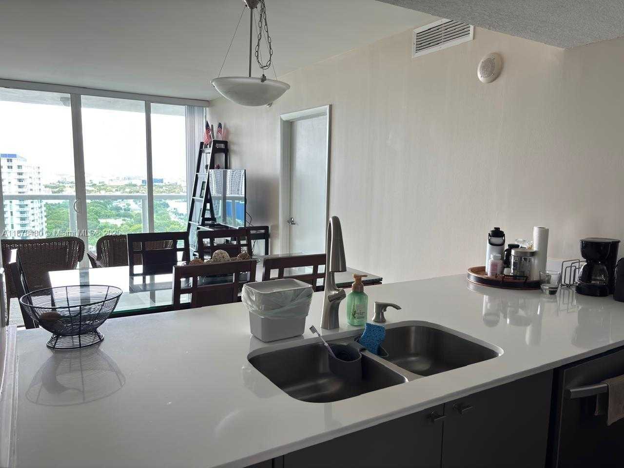 Small Image of 1800 NORTH BAYSHORE DR #2210, Miami Number 5
