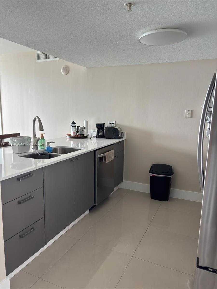 Small Image of 1800 NORTH BAYSHORE DR #2210, Miami Number 8