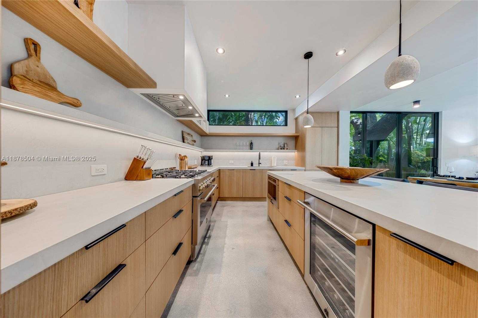 Small Image of 1000 NORTH WEST 9TH CT, Miami Number 13