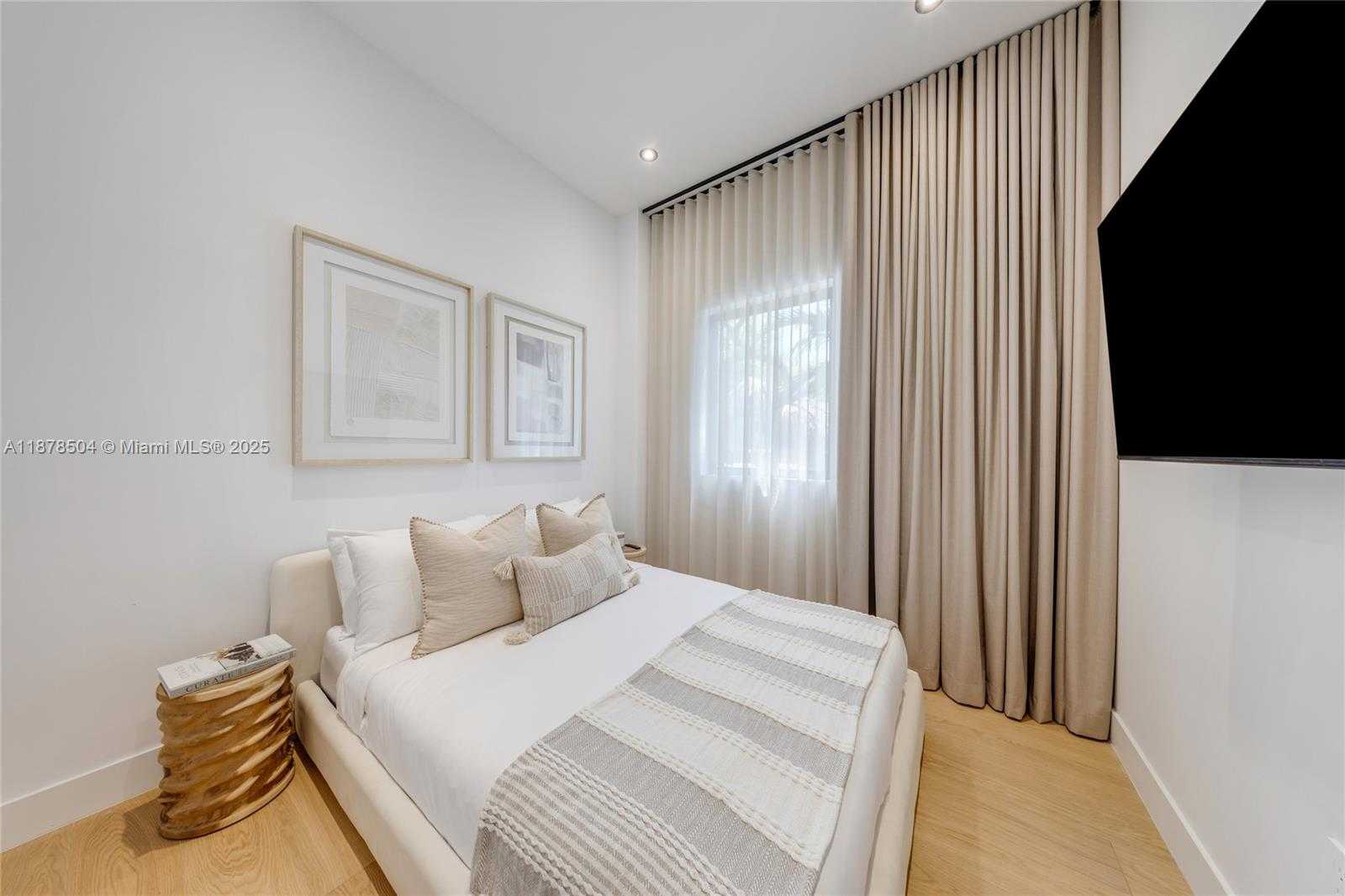 Small Image of 1000 NORTH WEST 9TH CT, Miami Number 29