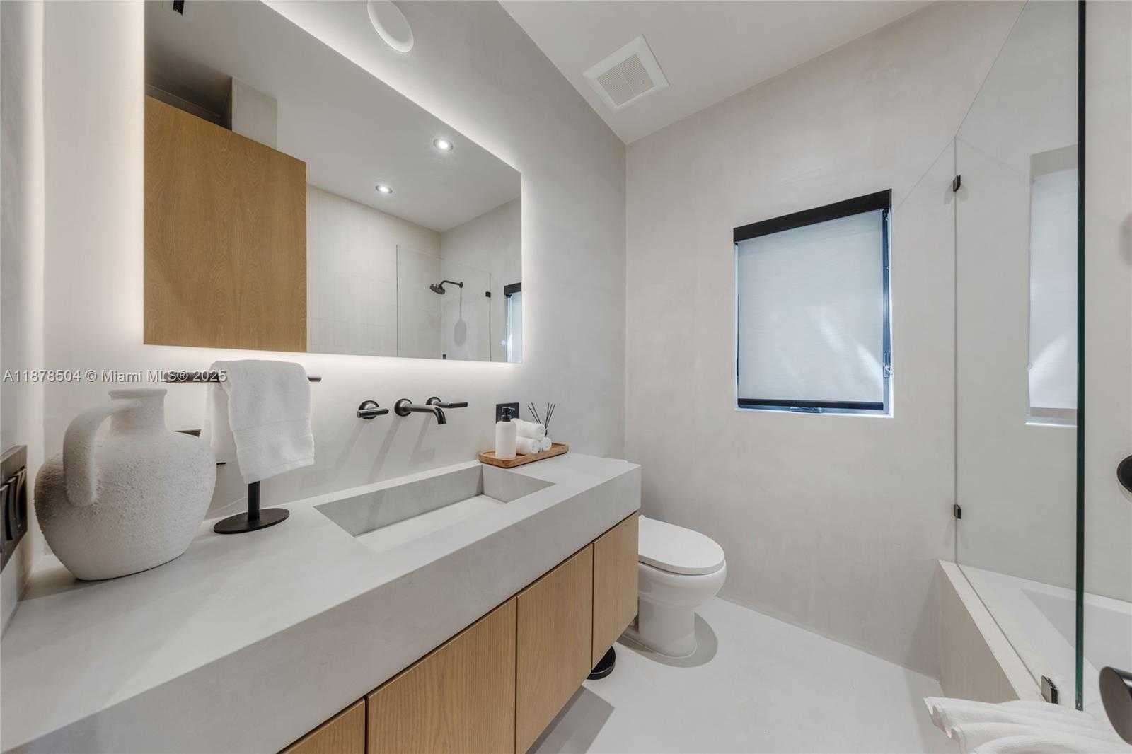 Small Image of 1000 NORTH WEST 9TH CT, Miami Number 31