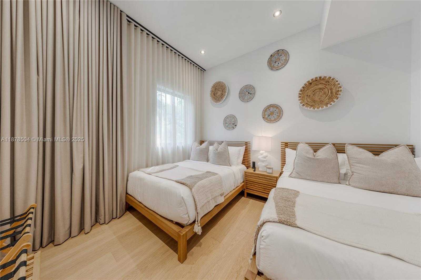 Small Image of 1000 NORTH WEST 9TH CT, Miami Number 33