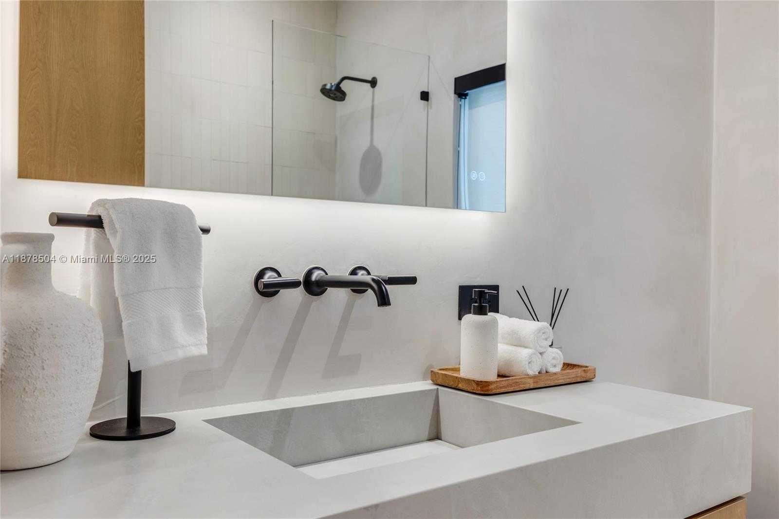 Small Image of 1000 NORTH WEST 9TH CT, Miami Number 34