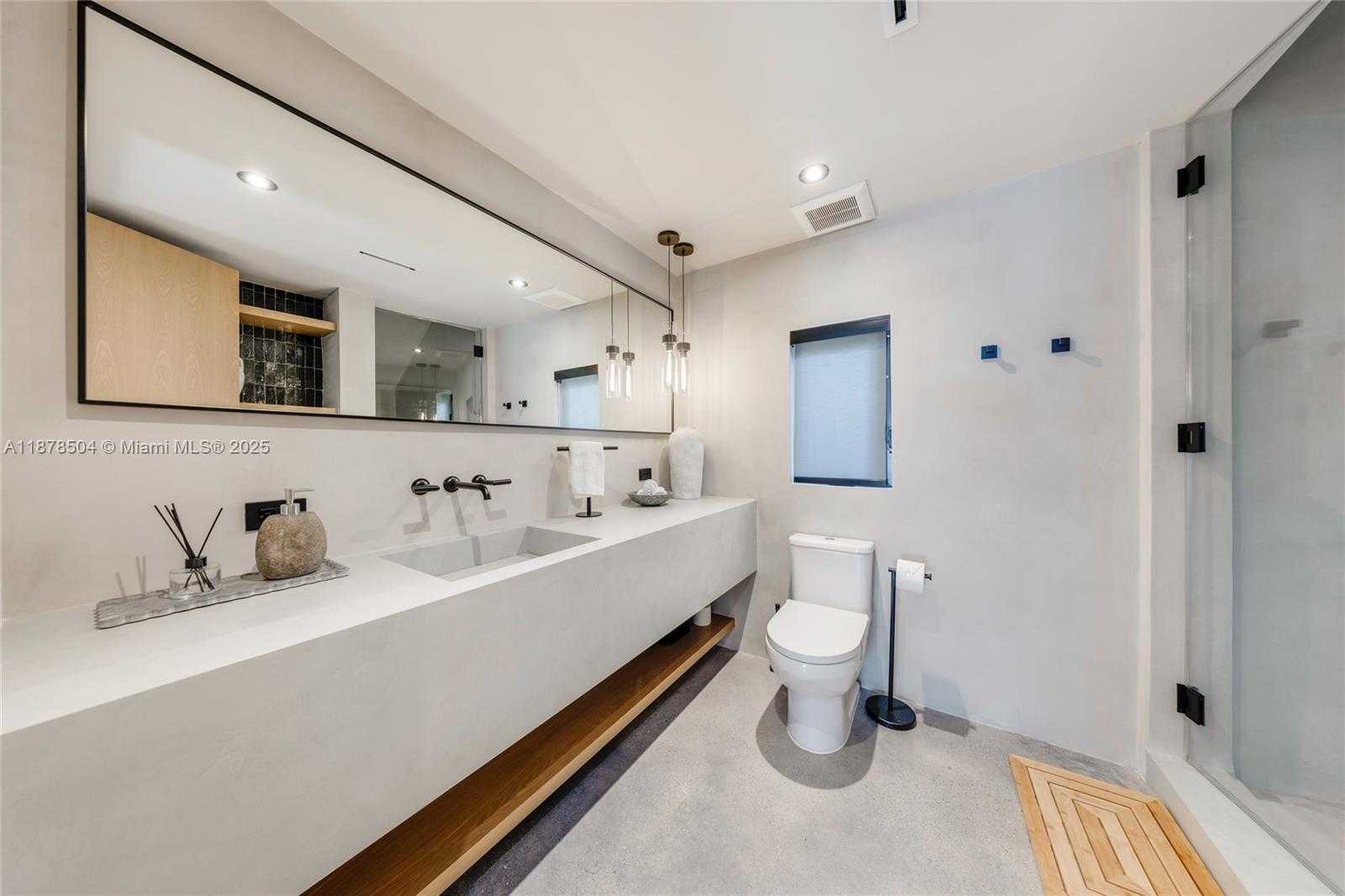 Small Image of 1000 NORTH WEST 9TH CT, Miami Number 35