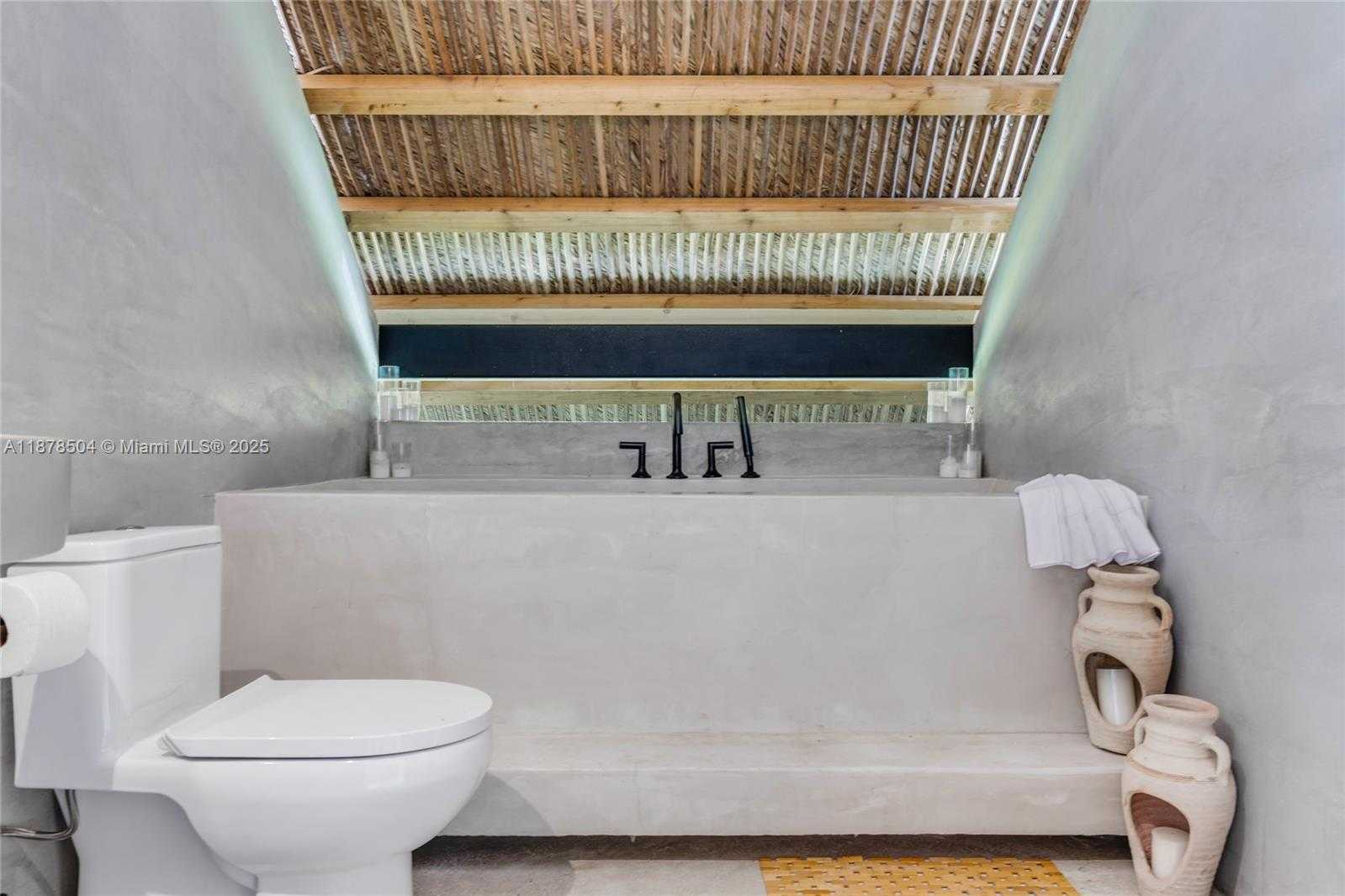 Small Image of 1000 NORTH WEST 9TH CT, Miami Number 38