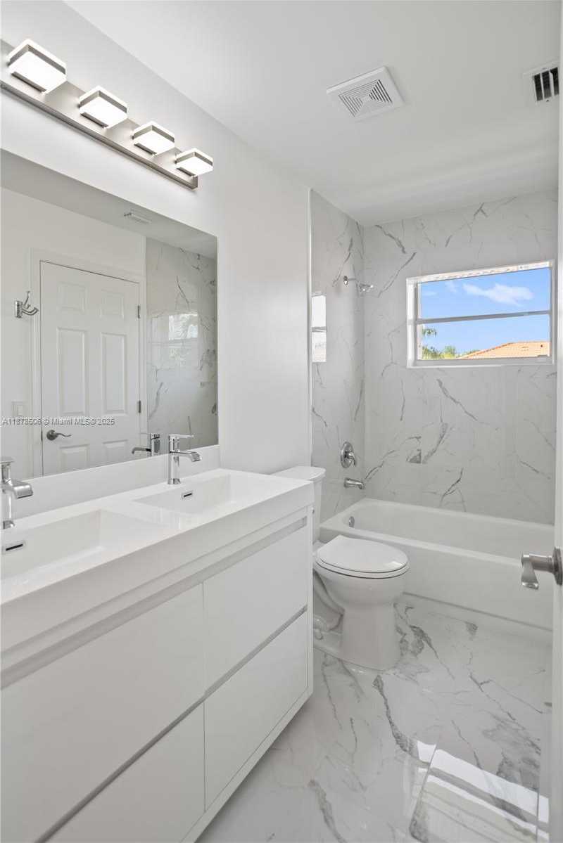 Small Image of 19257 NORTH WEST 13TH ST, Pembroke Pines Number 39