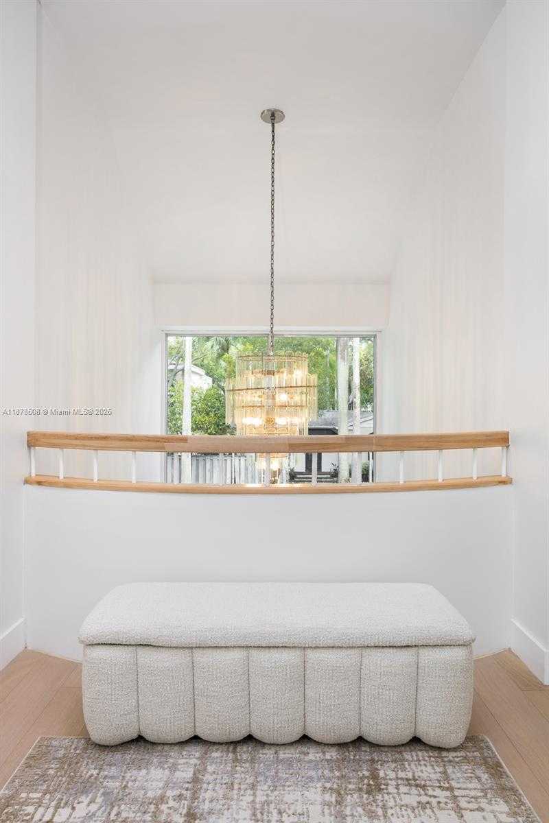 Small Image of 1888 CRYSTAL CT, Coconut Grove Number 15