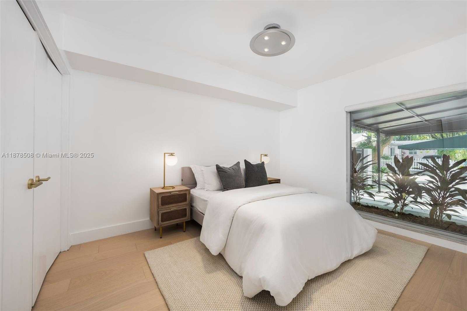 Small Image of 1888 CRYSTAL CT, Coconut Grove Number 26