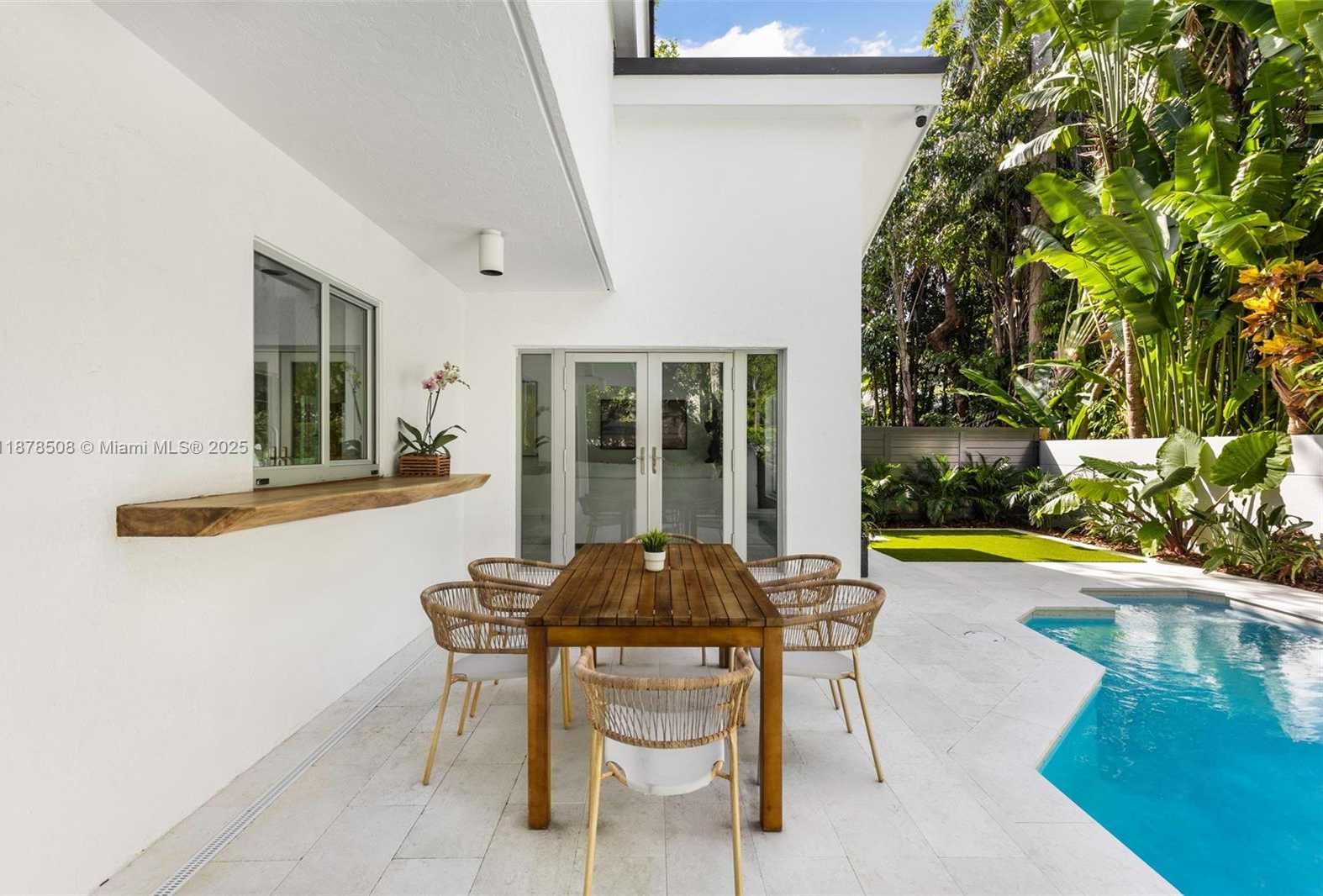 Small Image of 1888 CRYSTAL CT, Coconut Grove Number 37