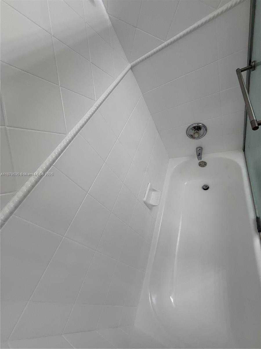 Small Image of 5620 NORTH WEST 114 PATH #201, Doral Number 30