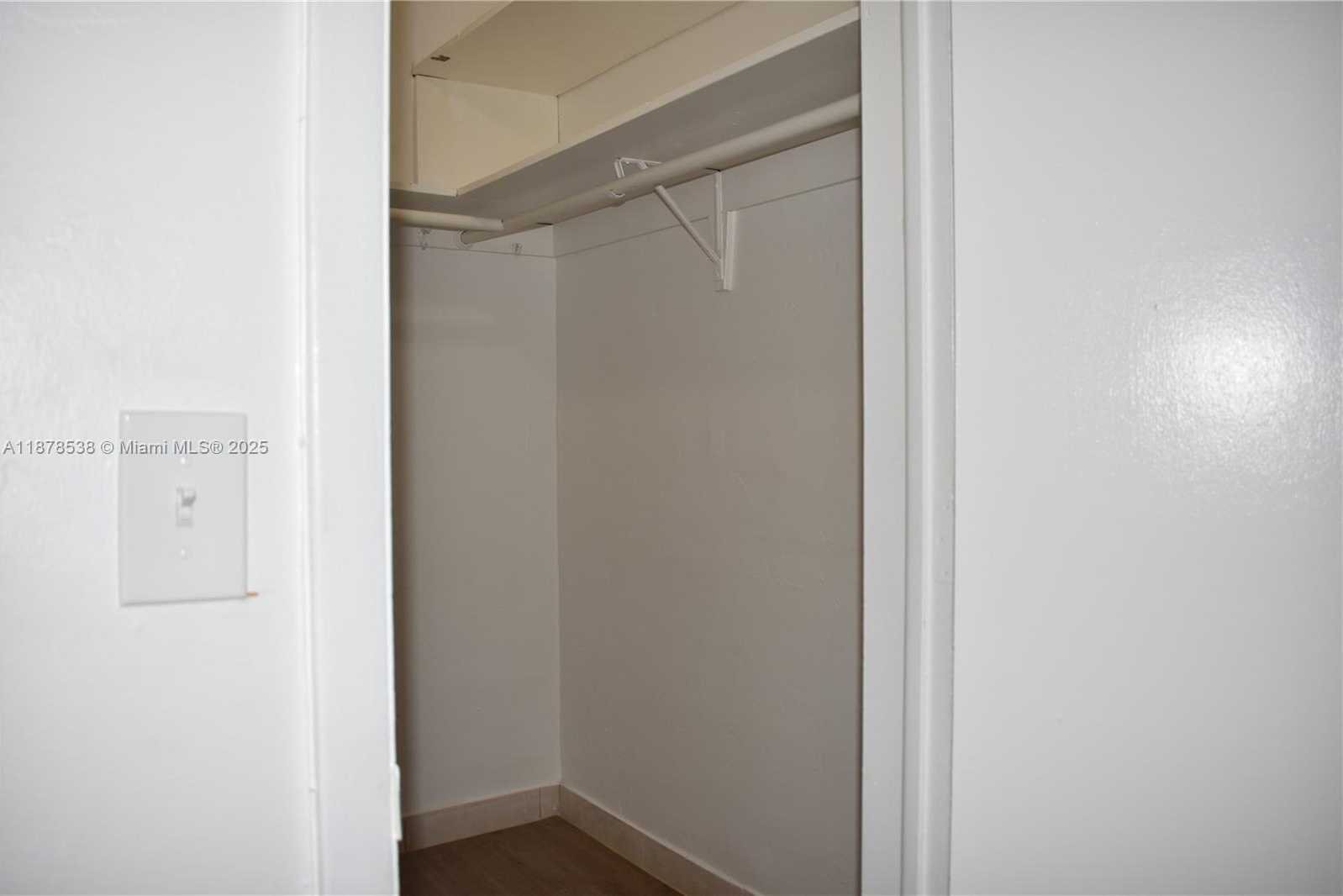 Small Image of 5400 HOLLYWOOD BLVD #4, Hollywood Number 10