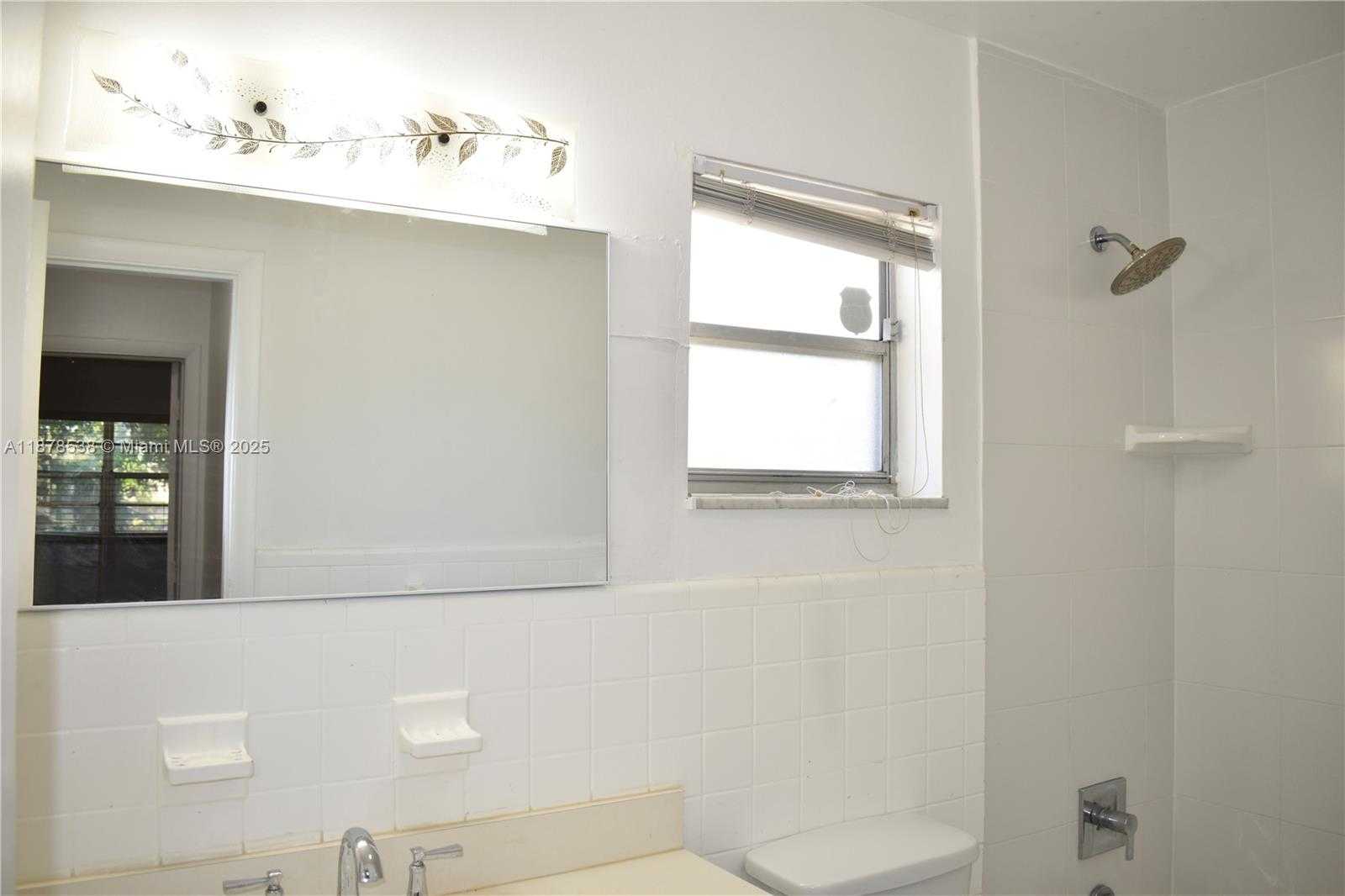 Small Image of 5400 HOLLYWOOD BLVD #4, Hollywood Number 13