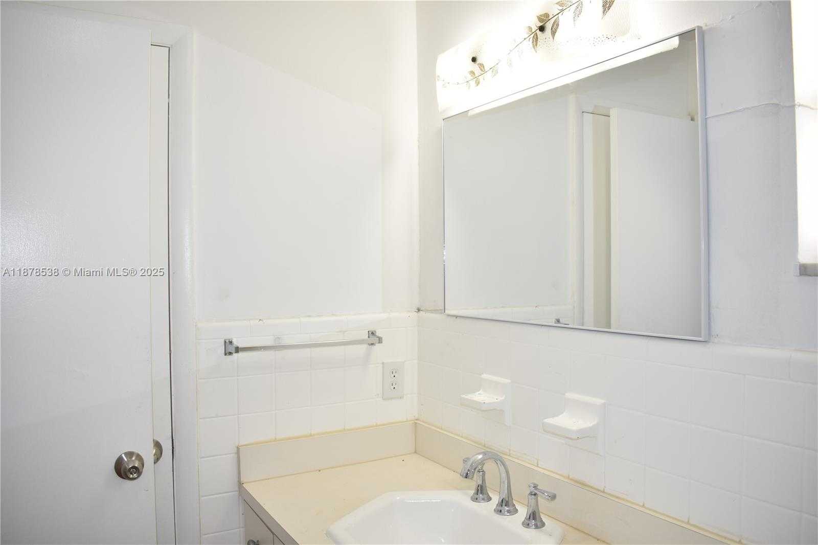 Small Image of 5400 HOLLYWOOD BLVD #4, Hollywood Number 14