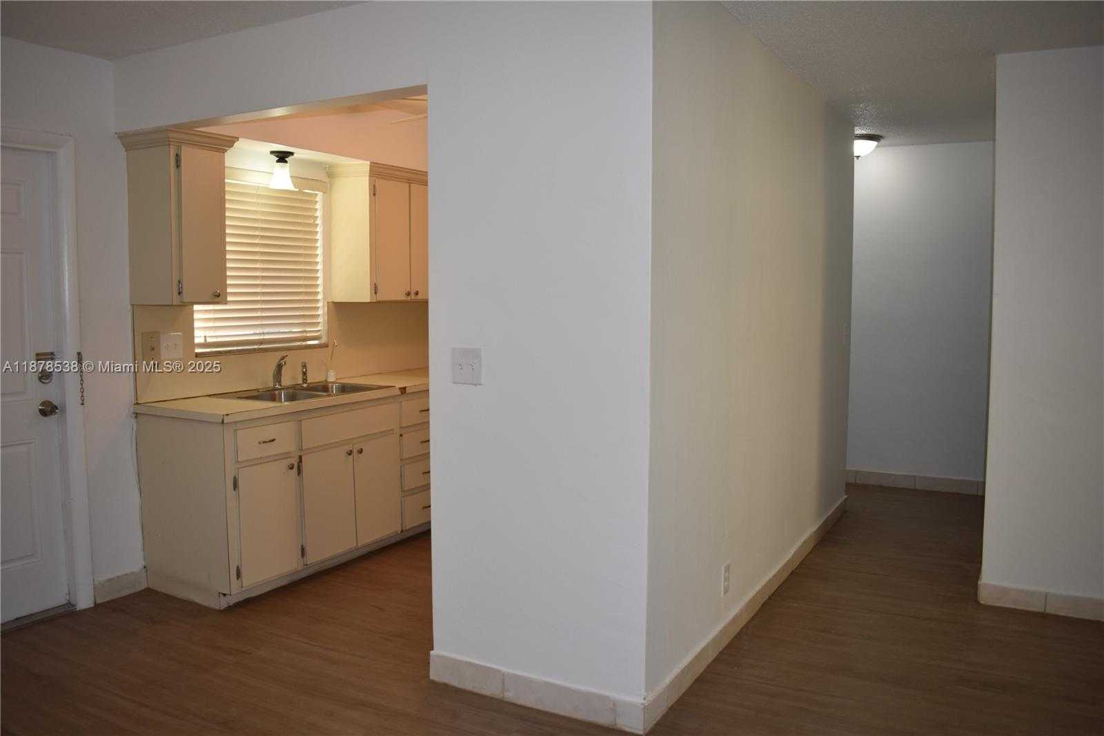 Small Image of 5400 HOLLYWOOD BLVD #4, Hollywood Number 4