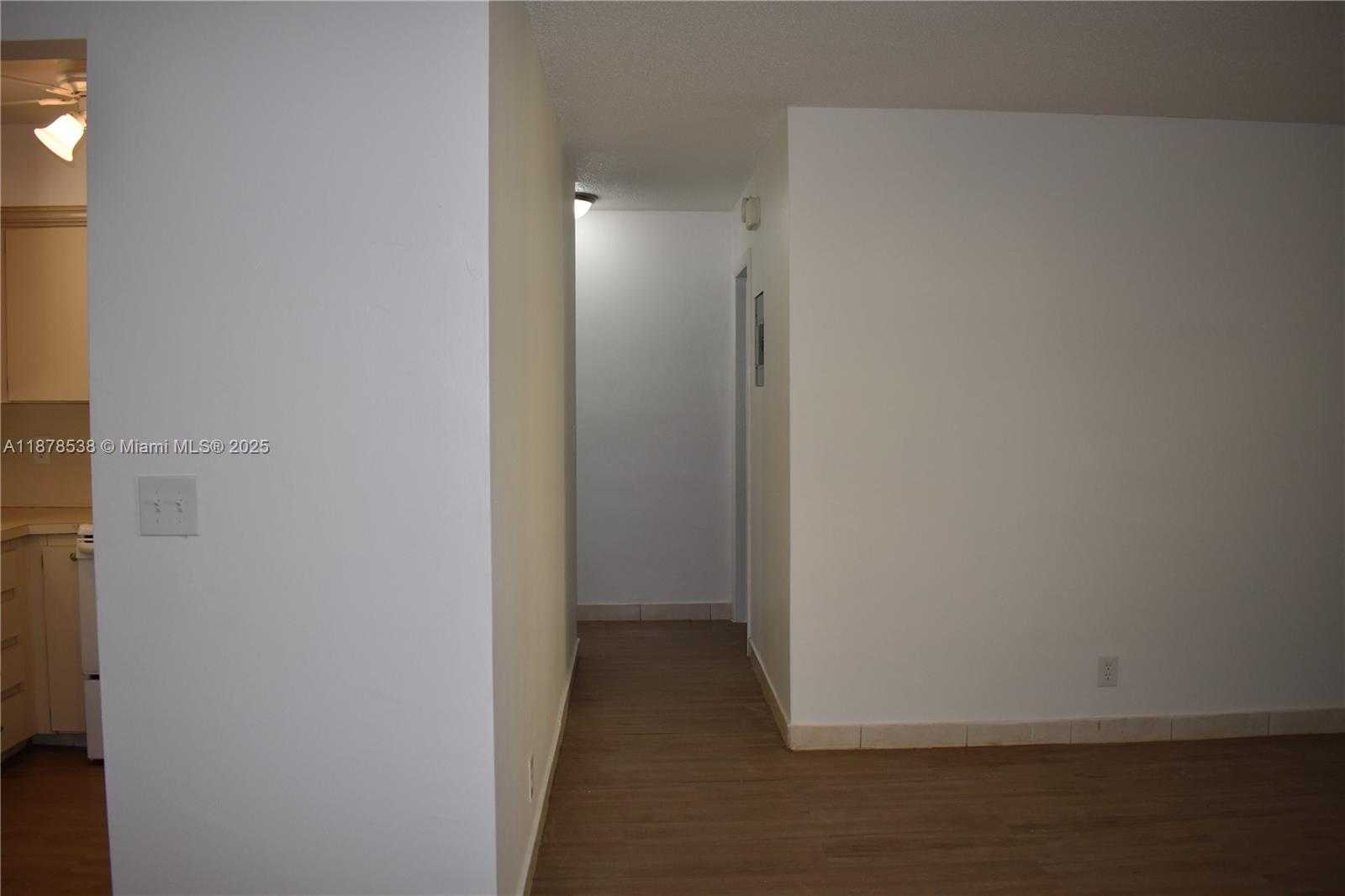 Small Image of 5400 HOLLYWOOD BLVD #4, Hollywood Number 7