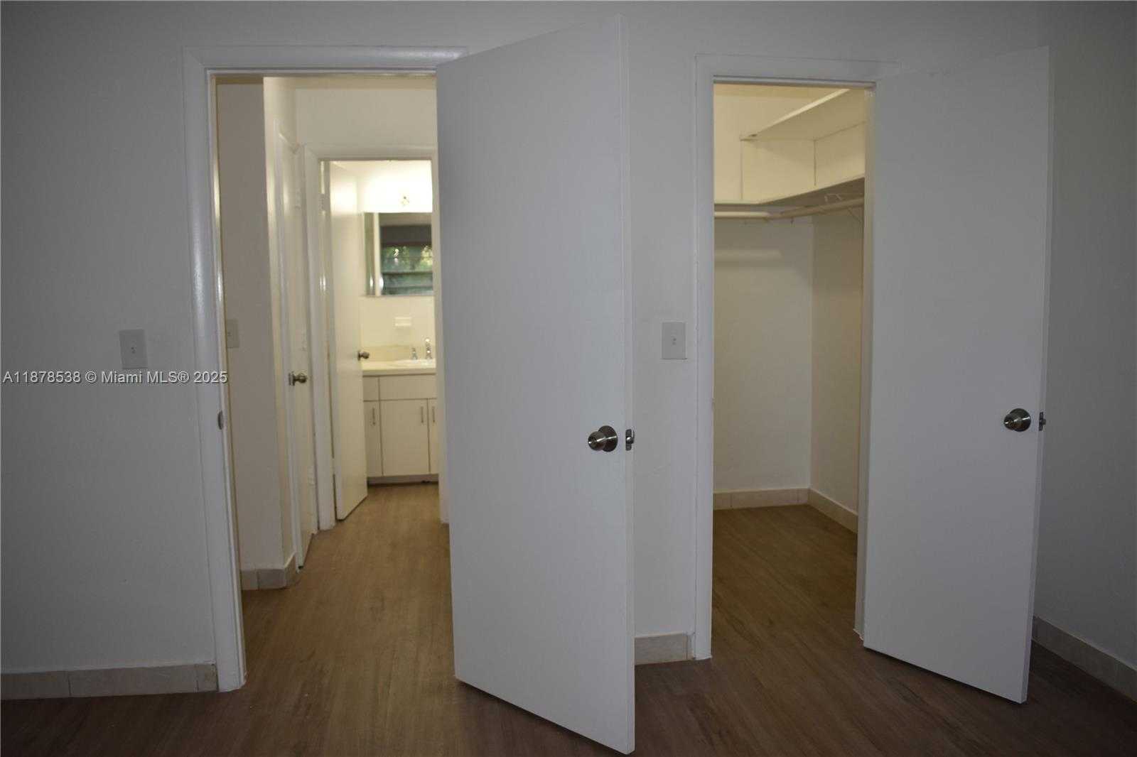 Small Image of 5400 HOLLYWOOD BLVD #4, Hollywood Number 9