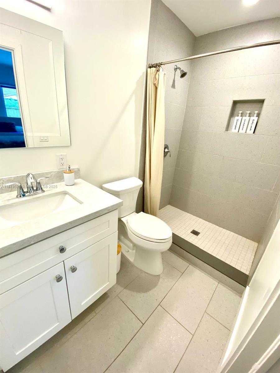 Small Image of 1438 HARRISON ST, Hollywood Number 11