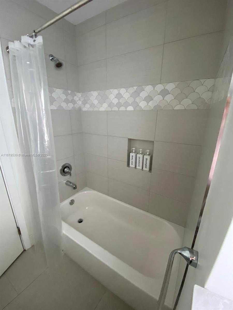 Small Image of 1438 HARRISON ST, Hollywood Number 9