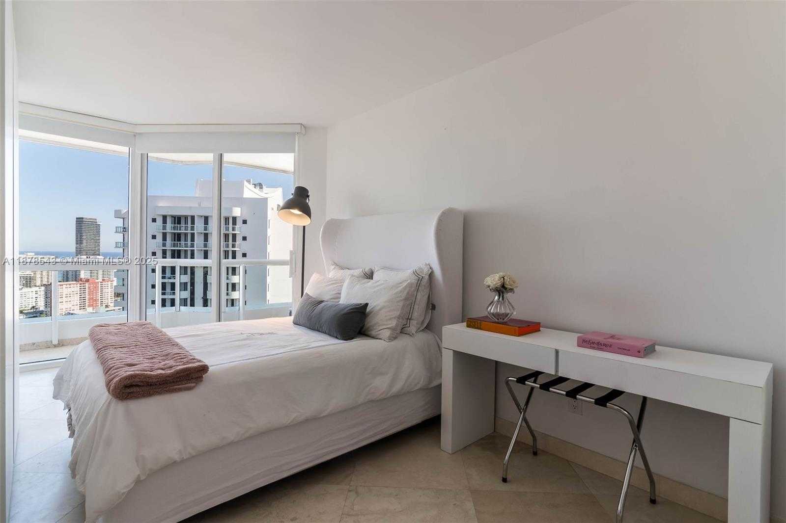 Small Image of 21205 YACHT CLUB DR #3001, Aventura Number 17