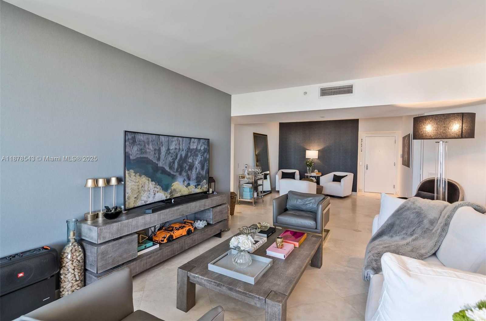 Small Image of 21205 YACHT CLUB DR #3001, Aventura Number 4