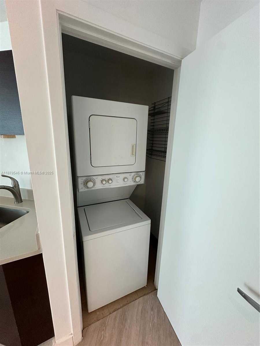 Small Image of 1900 NORTH BAYSHORE DR #2305, Miami Number 7
