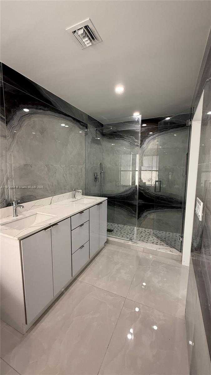 Small Image of 215 NORTH WEST 136TH CT, Miami Number 25