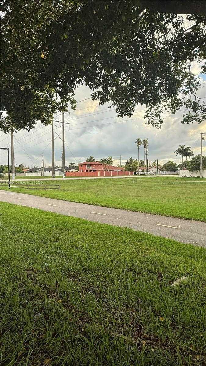 Small Image of 215 NORTH WEST 136TH CT, Miami Number 47