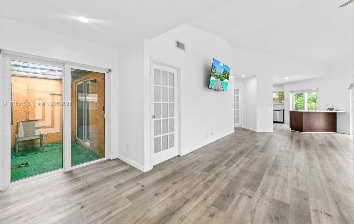 Small Image of 11041 SOUTH WEST 11TH CT, Pembroke Pines Number 12