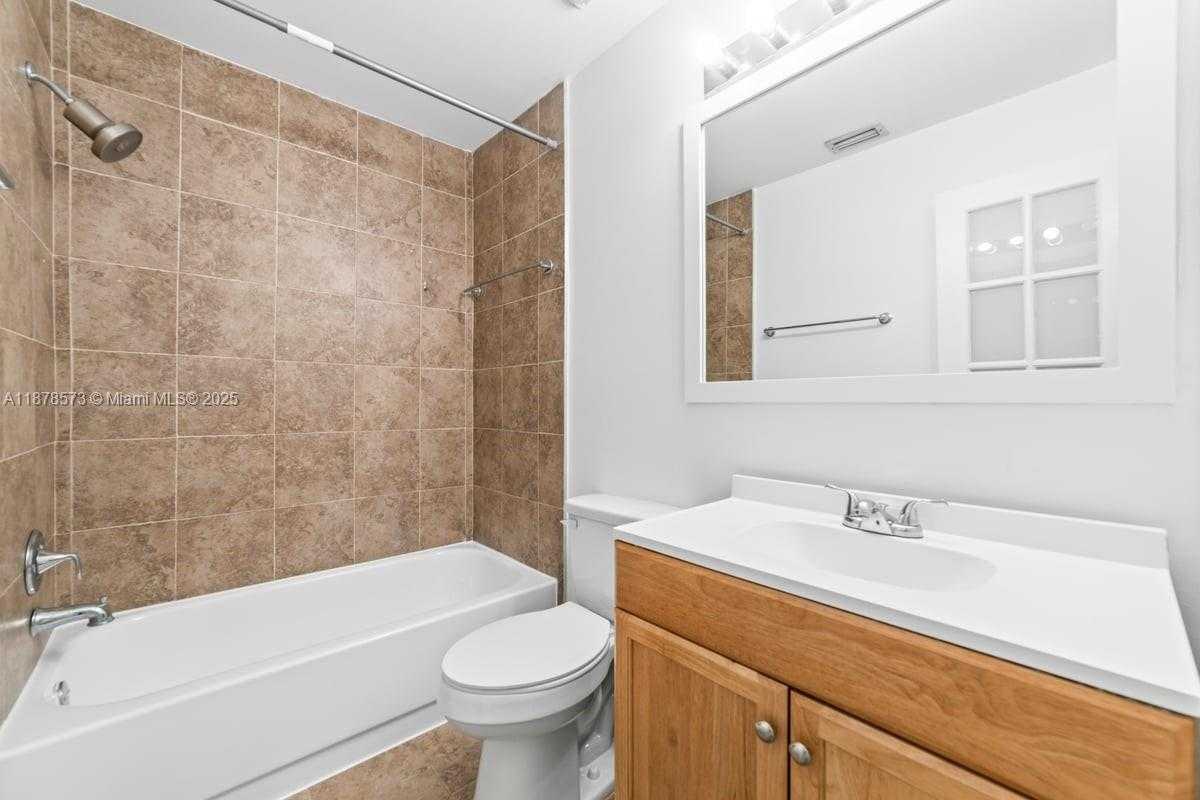 Small Image of 11041 SOUTH WEST 11TH CT, Pembroke Pines Number 15