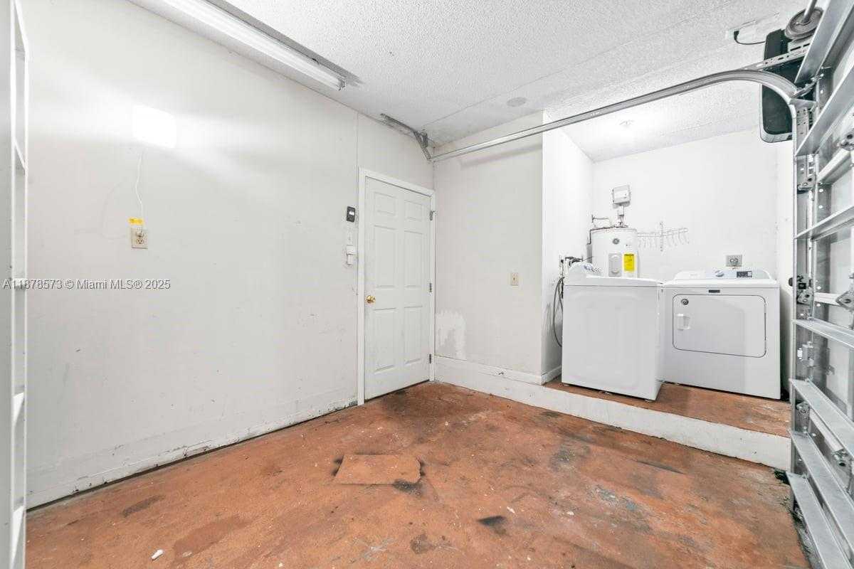 Small Image of 11041 SOUTH WEST 11TH CT, Pembroke Pines Number 18